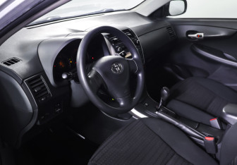 Подержанный автомобиль Toyota Corolla Sedan 2007 года (15 фото)