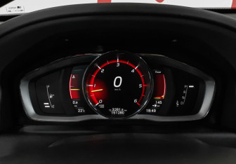 Подержанный автомобиль Volvo XC60 2017 года (12 фото)