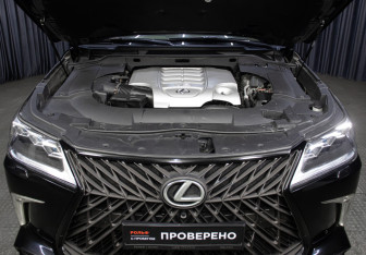 Подержанный автомобиль Lexus LX 2008 года (9 фото)