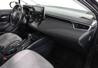 Подержанный автомобиль Toyota Corolla Sedan 2019 года (10 фото)
