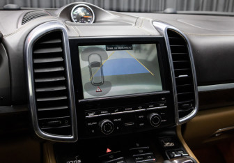 Подержанный автомобиль Porsche Cayenne 2013 года (20 фото)