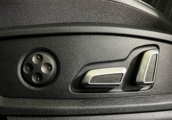 Подержанный автомобиль Audi Q5 2025 года (18 фото)