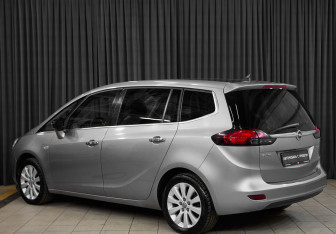 Подержанный автомобиль Opel Zafira Minivan 2013 года (8 фото)