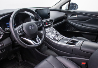 Подержанный автомобиль Hyundai Santa Fe 2022 года (9 фото)