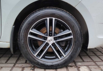 Подержанный автомобиль Skoda Rapid Liftback 2016 года (13 фото)