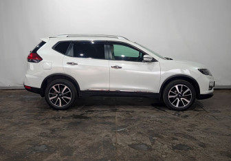 Подержанный автомобиль Nissan X-Trail 2020 года (8 фото)