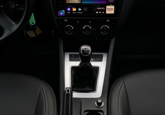 Подержанный автомобиль Skoda Octavia Liftback 2013 года (13 фото)