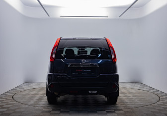Подержанный автомобиль Nissan X-Trail 2014 года (6 фото)