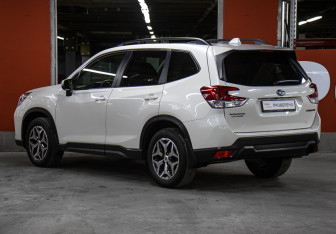 Подержанный автомобиль Subaru Forester Suv 2020 года (7 фото)