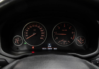 Подержанный автомобиль BMW X3 2012 года (13 фото)