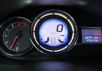 Подержанный автомобиль Renault Fluence 2014 года (10 фото)