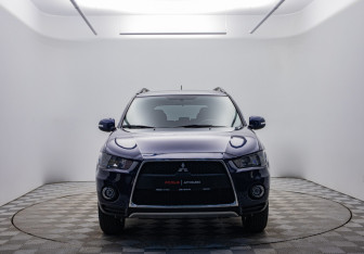 Подержанный автомобиль Mitsubishi Outlander 2011 года (2 фото)