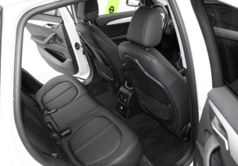 Подержанный автомобиль BMW X1 2015 года (33 фото)