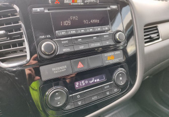 Подержанный автомобиль Mitsubishi Outlander 2016 года (15 фото)