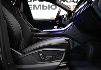 Подержанный автомобиль Audi SQ8 2024 года (27 фото)