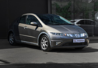 Подержанный автомобиль Honda Civic Hatchback 2007 года (3 фото)
