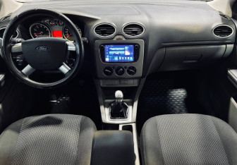 Подержанный автомобиль Ford Focus Wagon 2011 года (9 фото)