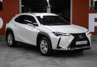 Подержанный автомобиль Lexus UX 2021 года (3 фото)