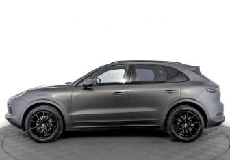 Подержанный автомобиль Porsche Cayenne 2019 года (8 фото)