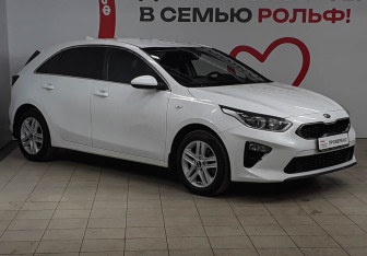 Подержанный автомобиль Kia Ceed Hatchback 2019 года (3 фото)