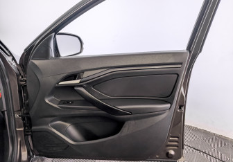 Подержанный автомобиль LADA (ВАЗ) Vesta Sedan 2019 года (24 фото)