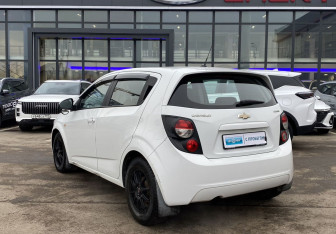 Подержанный автомобиль Chevrolet Aveo Hatchback 2014 года (4 фото)