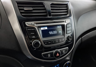 Подержанный автомобиль Hyundai Solaris Sedan 2014 года (25 фото)