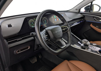 Подержанный автомобиль Omoda C5 2023 года (16 фото)