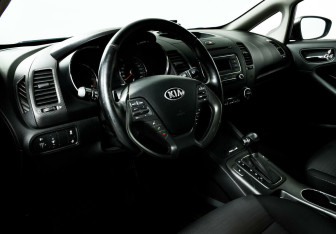 Подержанный автомобиль Kia Cerato Sedan 2014 года (10 фото)
