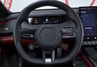 Подержанный автомобиль Xiaomi SU7 2024 года (12 фото)