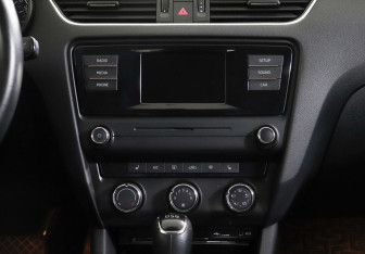 Подержанный автомобиль Skoda Octavia Liftback 2016 года (8 фото)