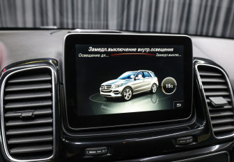 Подержанный автомобиль Mercedes-Benz GLE 2015 года (19 фото)