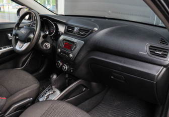 Подержанный автомобиль Kia Rio Hatchback 2013 года (7 фото)