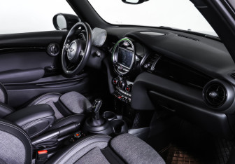 Подержанный автомобиль MINI Hatch 2020 года (11 фото)