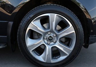 Подержанный автомобиль Land Rover Range Rover 2018 года (26 фото)