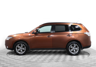 Подержанный автомобиль Mitsubishi Outlander 2012 года (8 фото)