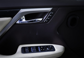 Подержанный автомобиль Lexus RX 2020 года (18 фото)