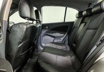 Подержанный автомобиль Nissan Almera Hatchback 2006 года (10 фото)