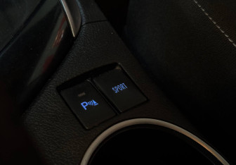 Подержанный автомобиль Toyota Corolla Sedan 2013 года (29 фото)