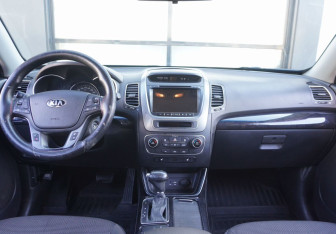 Подержанный автомобиль Kia Sorento 2018 года (12 фото)