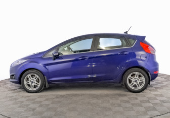 Подержанный автомобиль Ford Fiesta Hatchback 2017 года (8 фото)