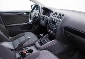 Подержанный автомобиль Volkswagen Jetta Sedan 2014 года (10 фото)