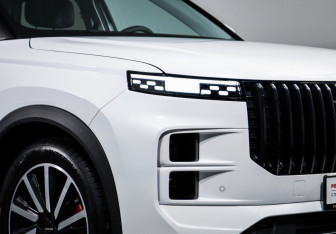 Подержанный автомобиль Jaecoo J7 2024 года (17 фото)