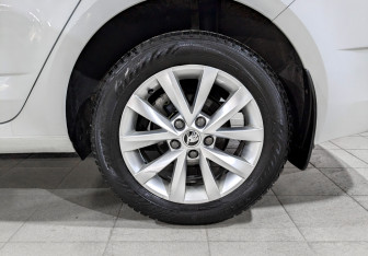 Подержанный автомобиль Skoda Octavia Liftback 2019 года (18 фото)