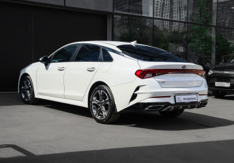 Подержанный автомобиль Kia K5 2021 года (6 фото)
