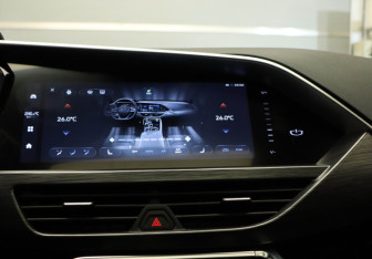 Подержанный автомобиль Geely Tugella 2023 года (17 фото)