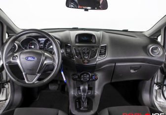 Подержанный автомобиль Ford Fiesta Sedan 2015 года (13 фото)
