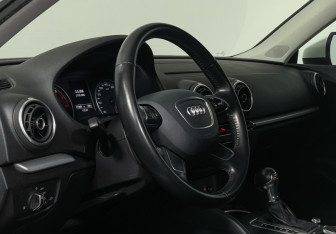 Подержанный автомобиль Audi A3 Hatchback 2016 года (13 фото)