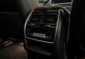 Подержанный автомобиль BMW X7 2024 года (29 фото)