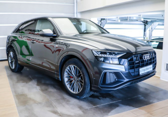 Подержанный автомобиль Audi Q8 2022 года (3 фото)